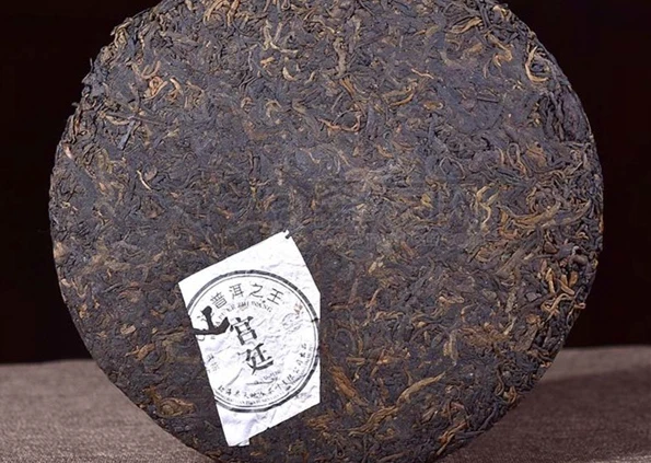 China Yunnan Pu 'er Tea In 2006, an elephant took root in heaven and earth, and the king of Bada Pu 'er Palace cooked tea was 357 grams.