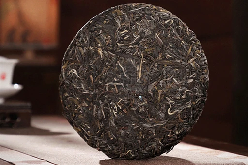 China Yunnan Pu 'er Tea In 2024, 357 grams of Icelandic raw tea were collected in the octagonal pavilion.