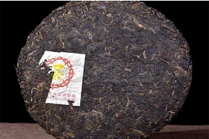 China Yunnan Pu 'er Tea In 2005, 357 grams of 7572A 508 batches of cooked tea were rooted by an elephant.