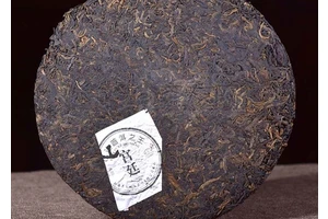 China Yunnan Pu 'er Tea In 2006, an elephant took root in heaven and earth, and the king of Bada Pu 'er Palace cooked tea was 357 grams.