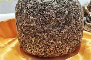 China Yunnan Pu 'er Tea 2023 Bajiaoting Jinguagongrui Raw Tea 2500g