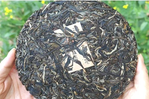 China Yunnan Pu 'er Tea Iceland Ancient Tree Pu 'er Tea Yunnan Raw Tea Cake 357 g Mengku Cake Tea Factory Goods Direct Sweetness Strong aroma