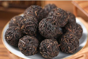 China Yunnan Pu 'er Tea Yunnan Pu 'er Tea Iceland ancient tree Longzhuba waxy old tree big leaf seed tea 8g rock sugar sweet multi-flavor Pu 'er raw tea.